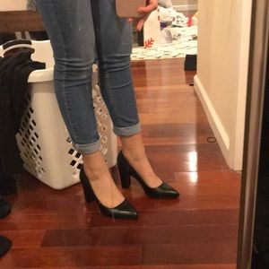 Tahari pointy toe business black heels